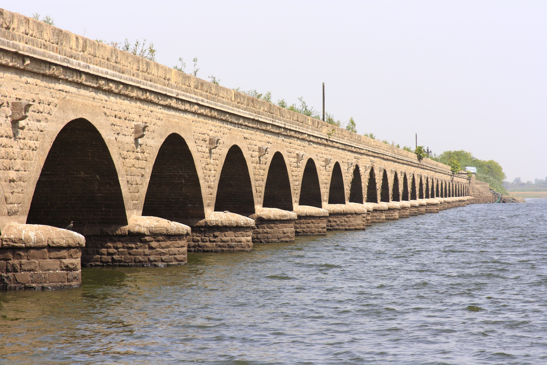 涿州双塔:建于宋辽年间,是涿州古城的标志性建筑,位于涿州市老衬谮