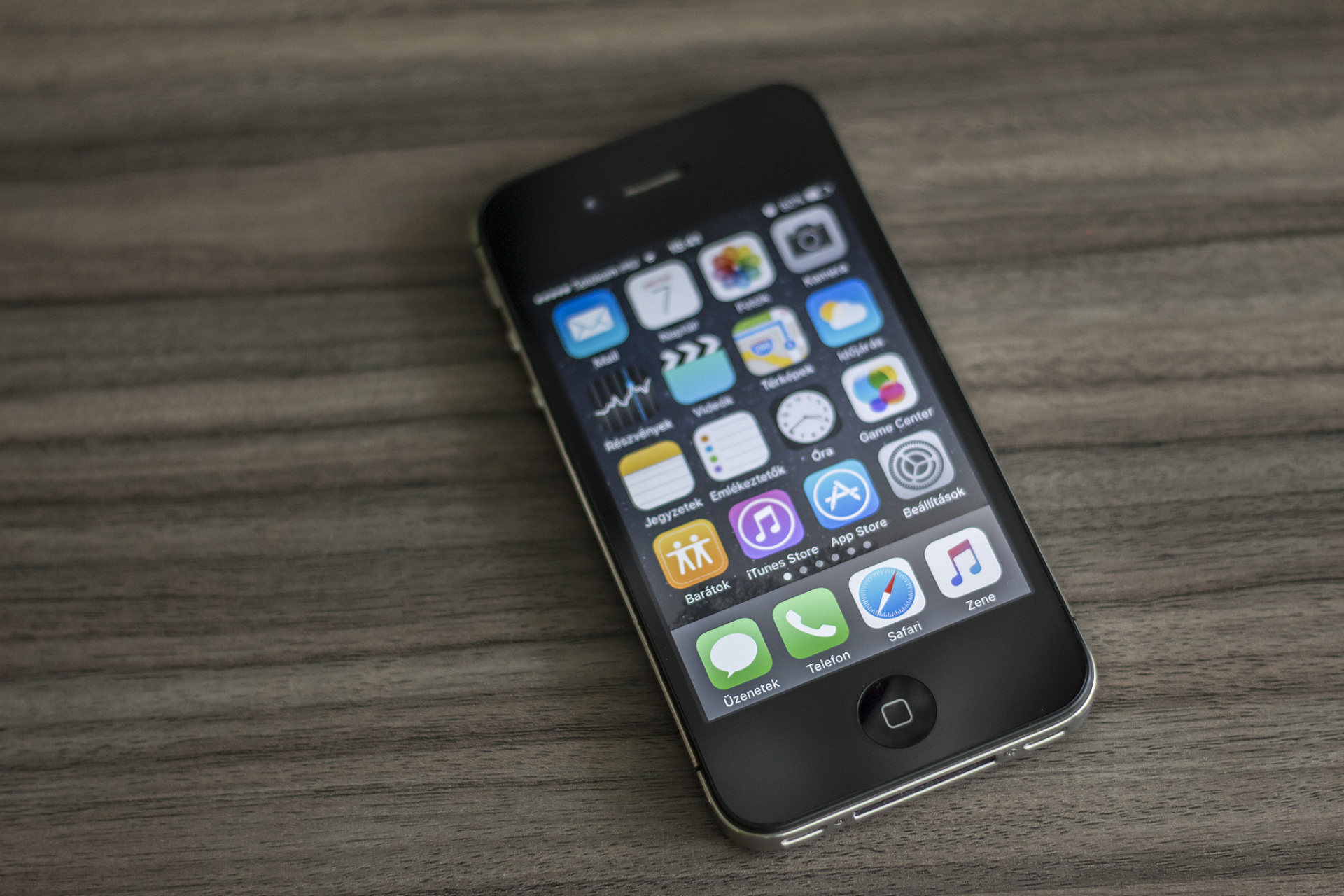 作为一个手机控,我必须要安利一下我的最爱手机.苹果手机真的是我一直