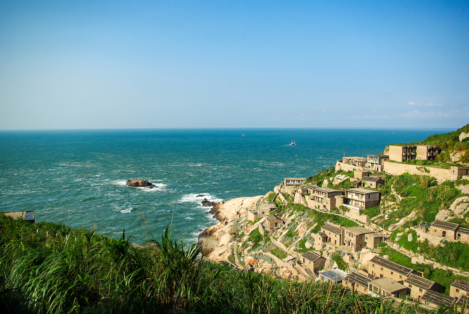 舟山岱山岛:海洋之心的醉人之旅  舟山群岛,犹如一串璀璨的明珠镶嵌在