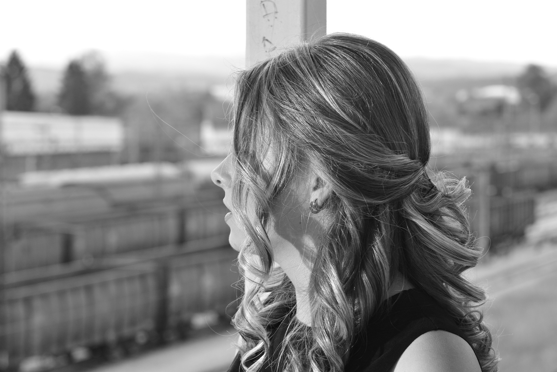 别像个怨妇一样到处挑刺,不清楚的事情不要评论,与