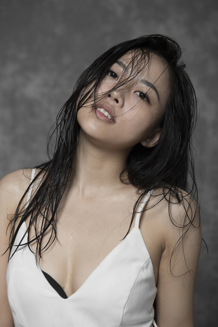 5月19日,歌手何静被冲上热搜高,原因是她发文直言:大s太欺负人!