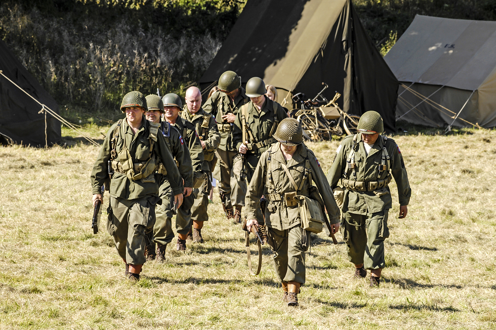 美国的101空降师成立于1942年,是第二次世界大战中最著名的部队之一.