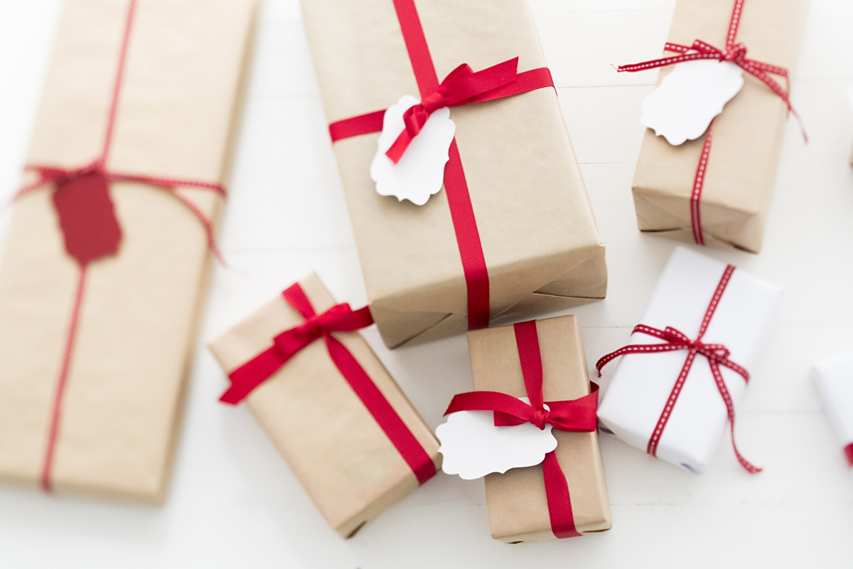 切记避开钟梨刀剪这些不吉利之物哦~用心挑选的礼物定能加强团队凝聚