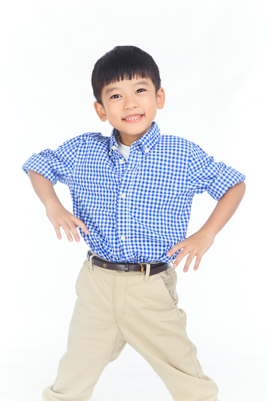 晚上10点半,南京16路公交司机发现一名七八岁的男孩