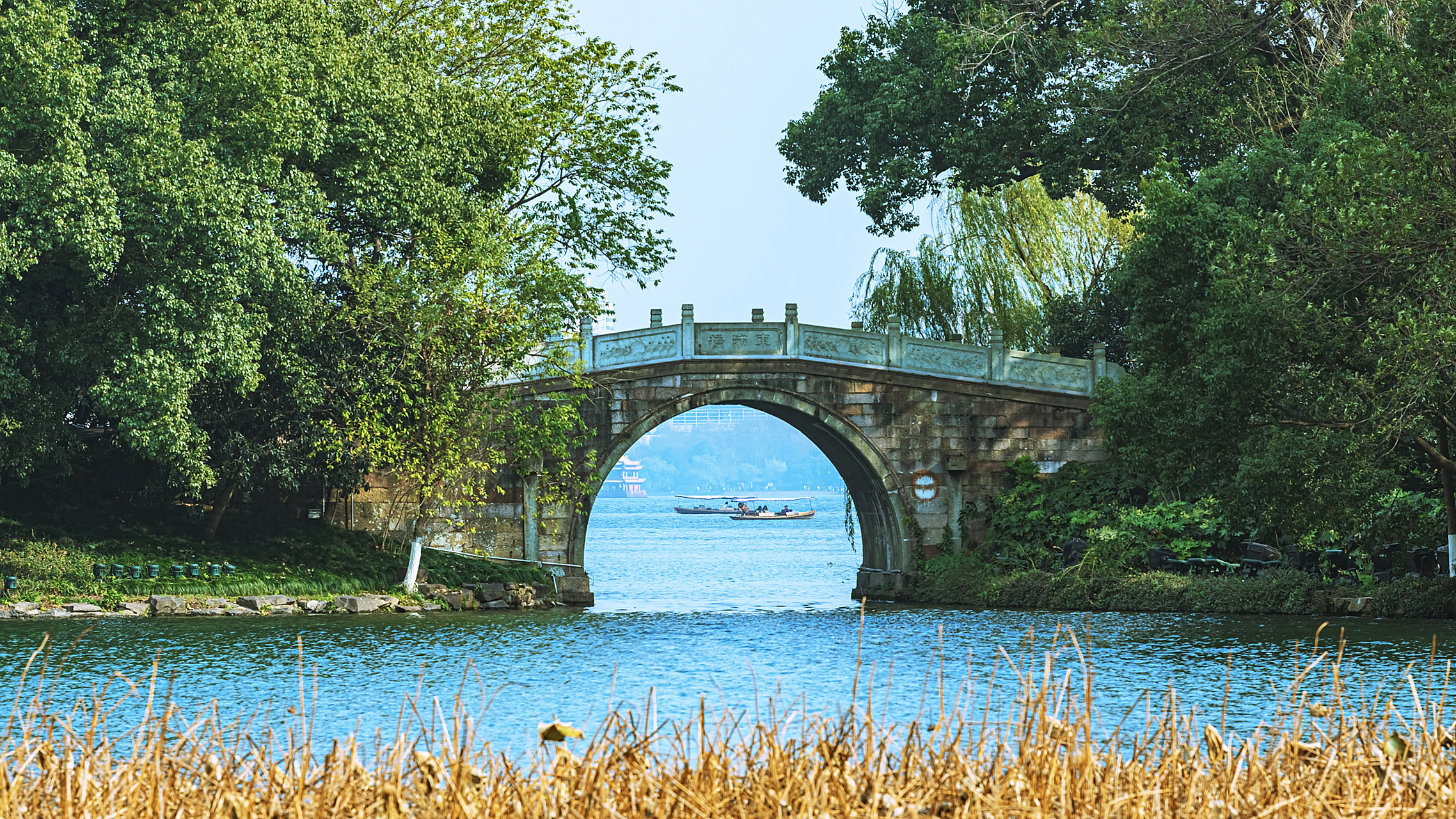 ai亚来杭州# 九月的杭州,你还可以去古镇清净苏堤漫步.