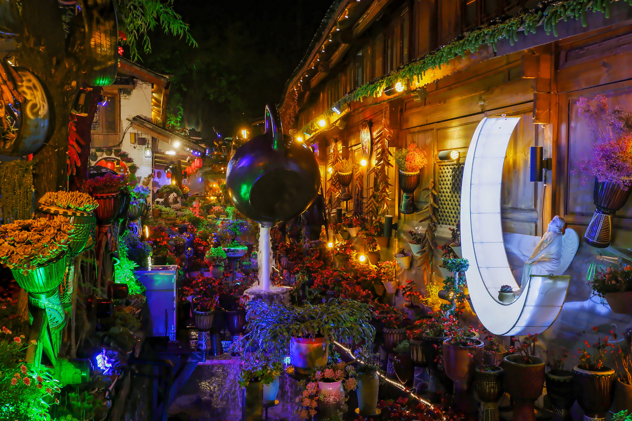 桂林阳朔西街,风情万种,尽享夜生活魅力