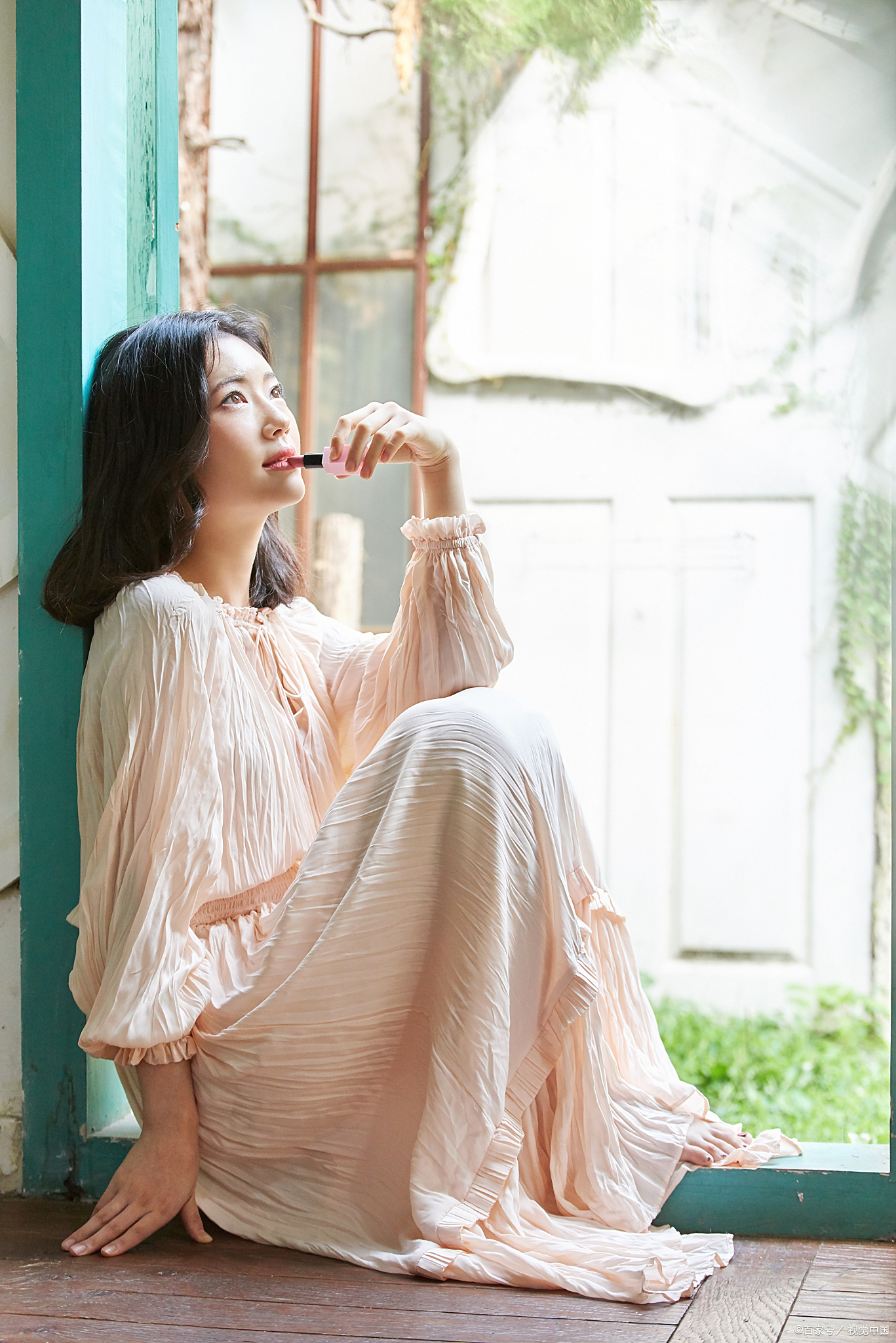 森林系女孩简称森女.指的就是20岁左右.活在享受当下幸福之中.