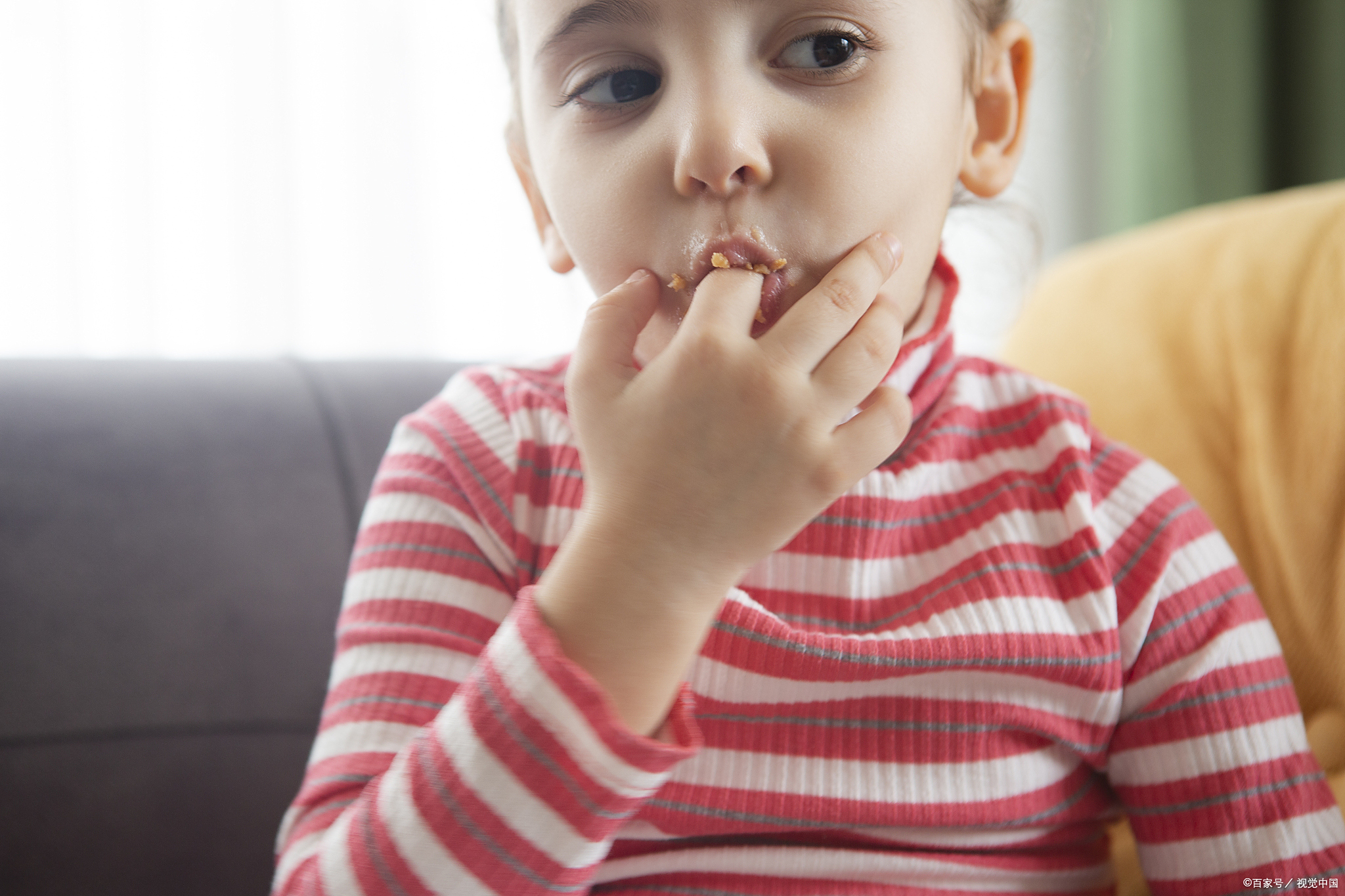 孩子爱吃手,咋说也不行?这几个方法太好用了