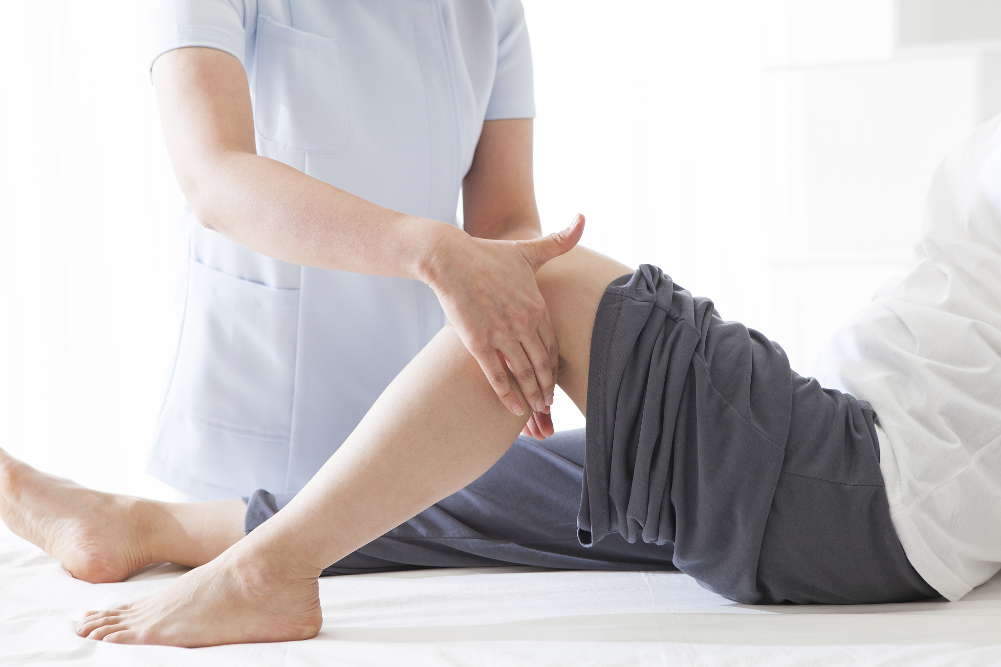 第三惭韧颇猛粗 按摩膝关节按摩图片疼痛理疗图片膝盖按摩腰椎间盘