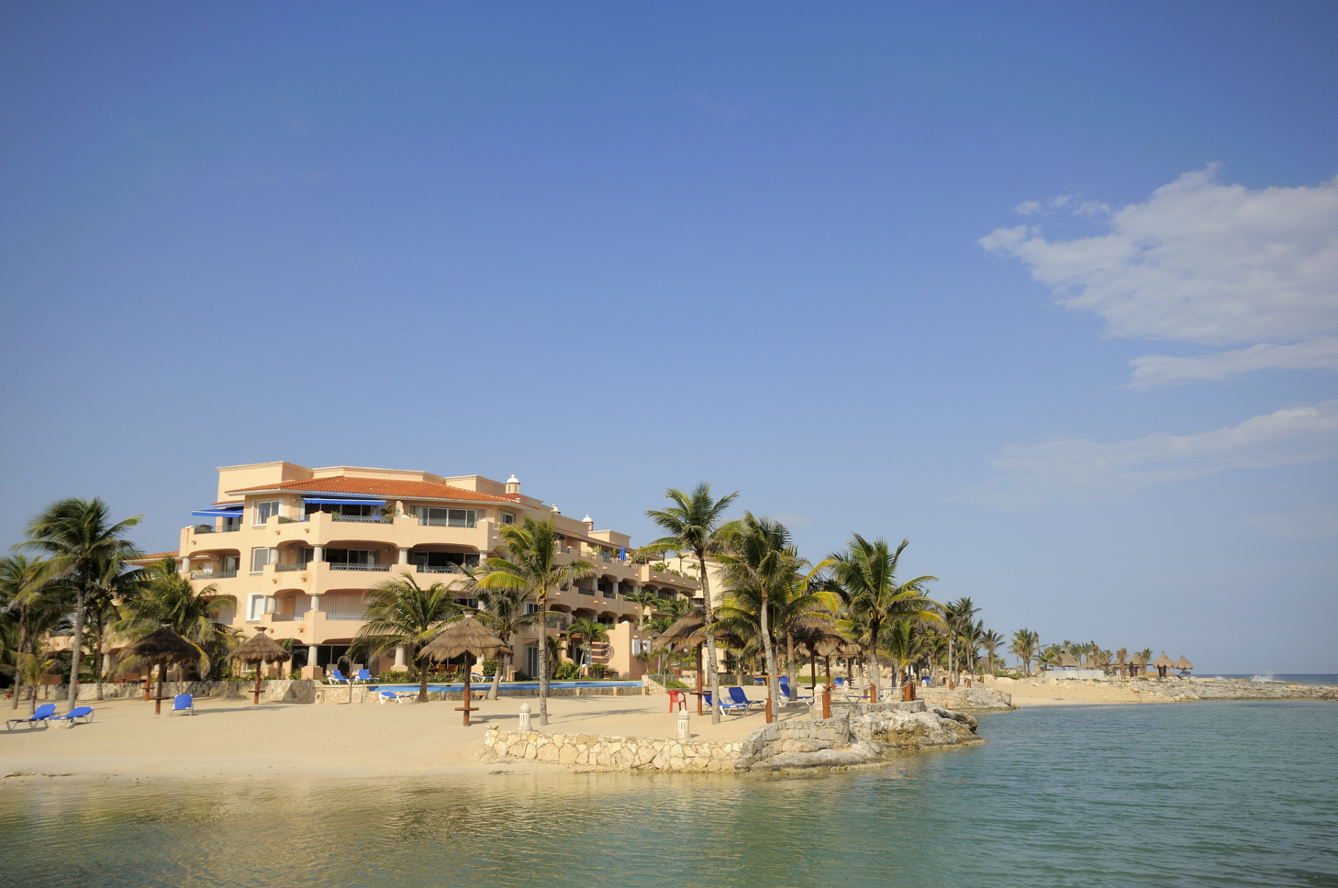 嬉行记#三亚天涯镇,又称蓝白小镇,是一座充满历史底蕴和迷人风情的