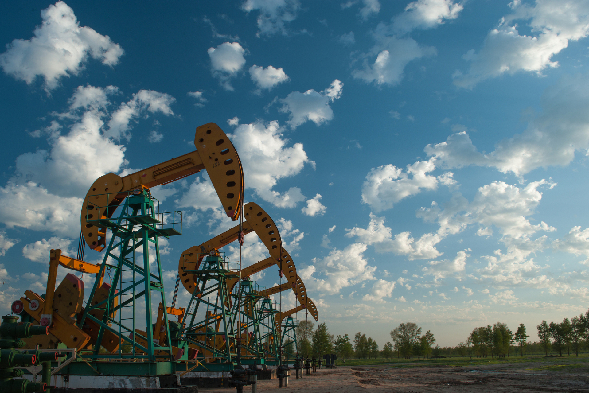 大港油田页岩油首个效益开发先导试验平台──沧东凹陷5号平台投入