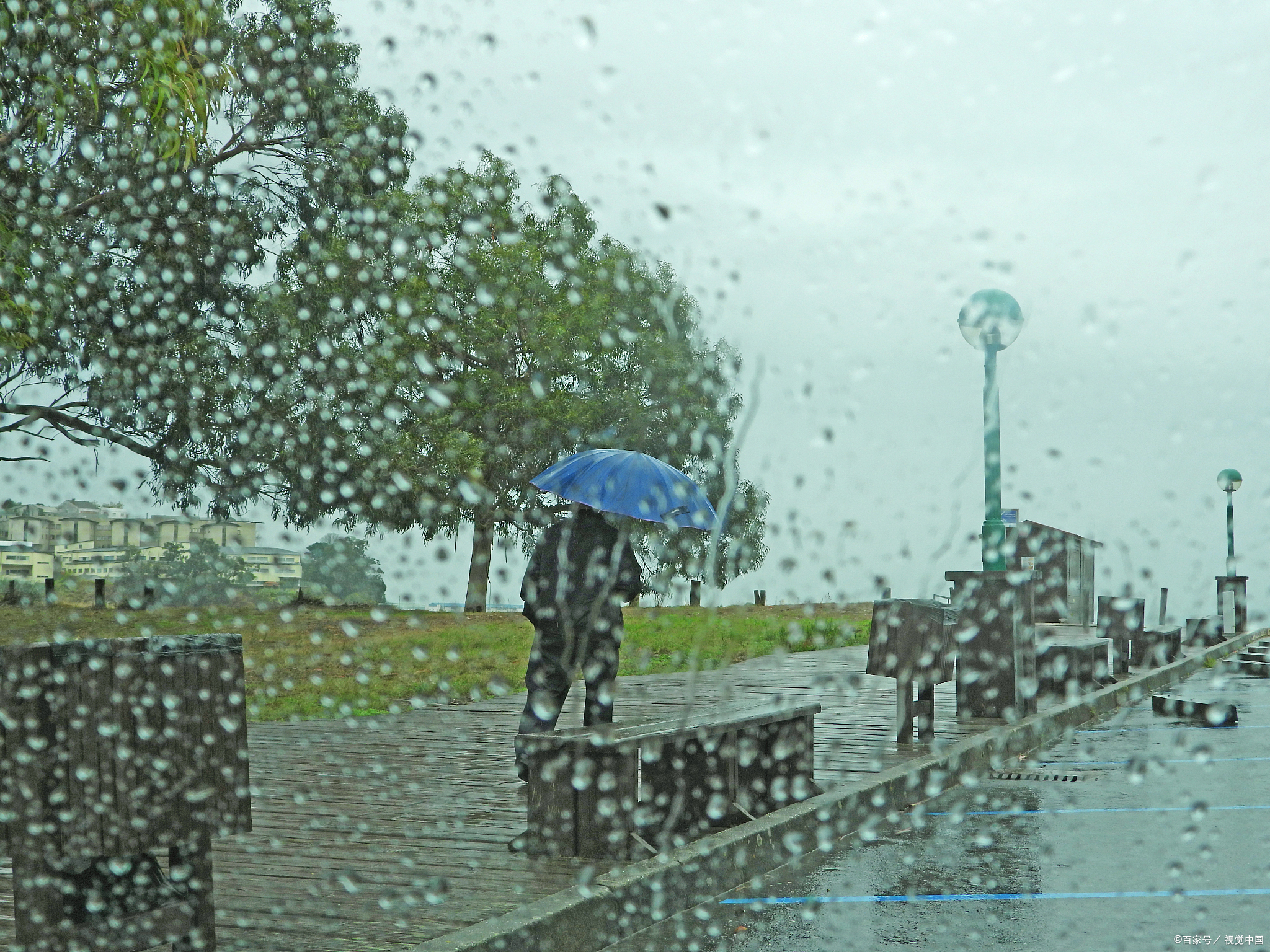 拉萨下雨图片图片