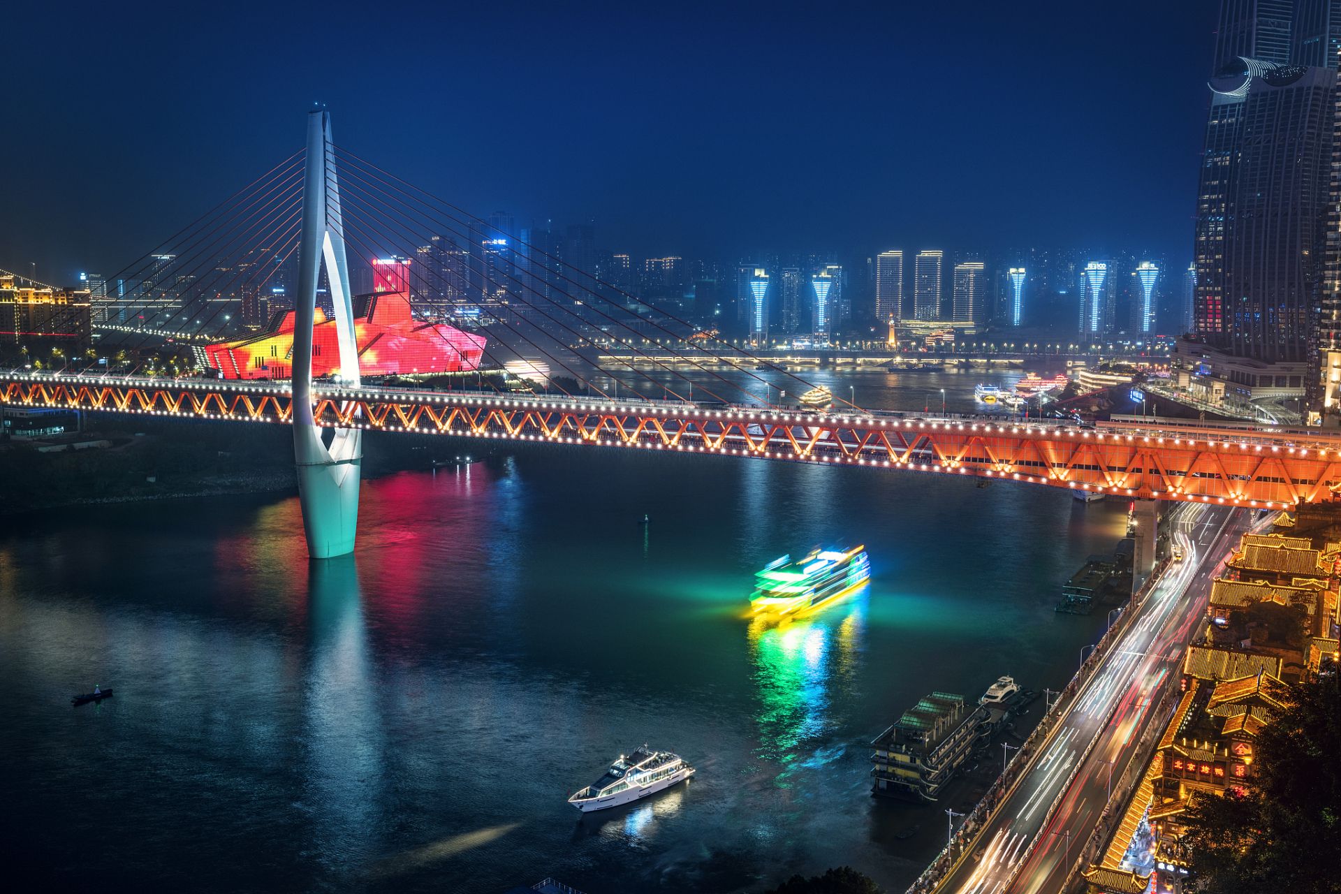 穿越黄鹤楼,武汉长江大桥等核心景观区赏美景尝美食看表演尽在夜晚