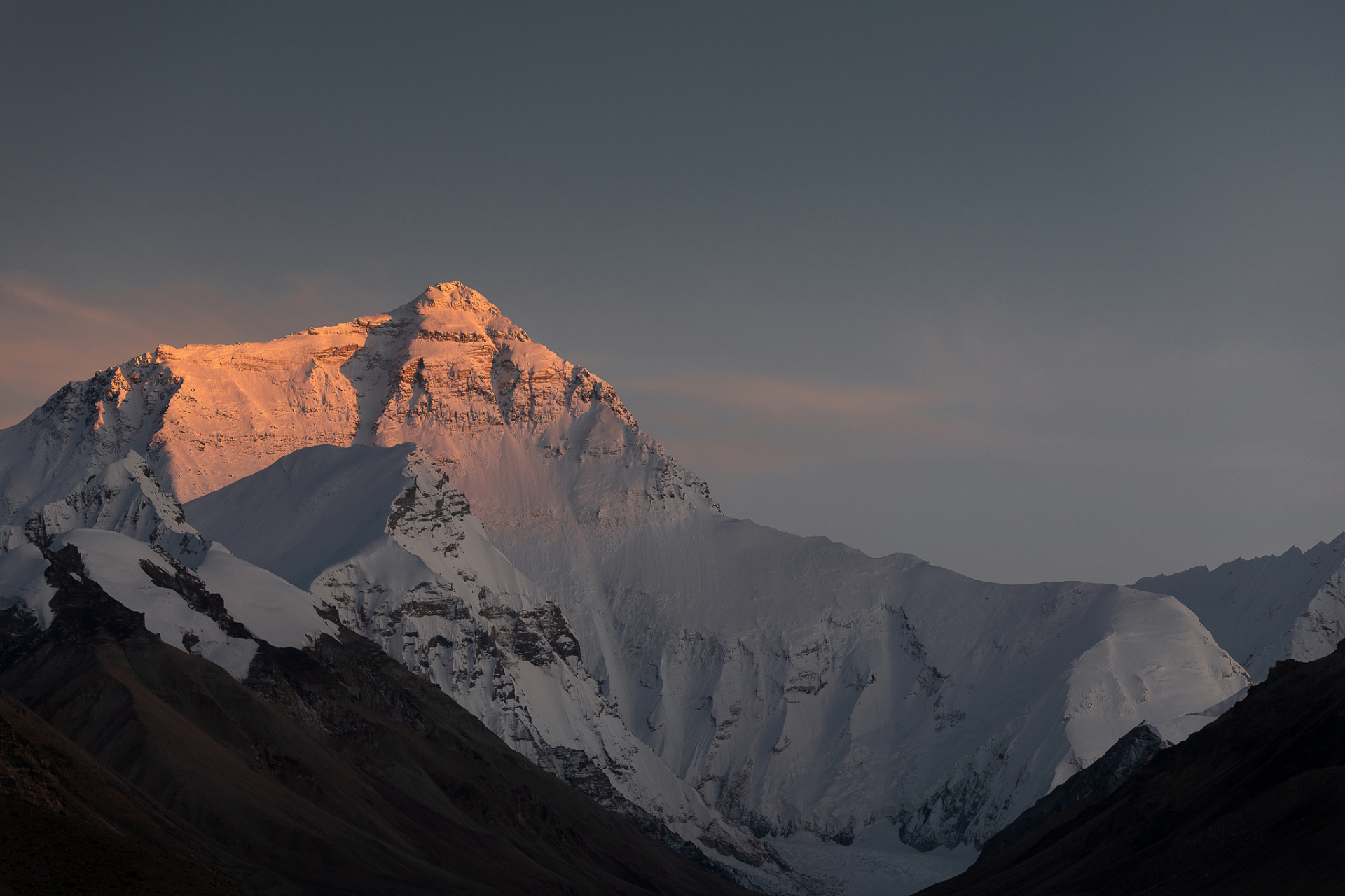 珠穆朗玛峰简介: 基本信息: 名称:珠穆朗玛峰(藏语:25282522