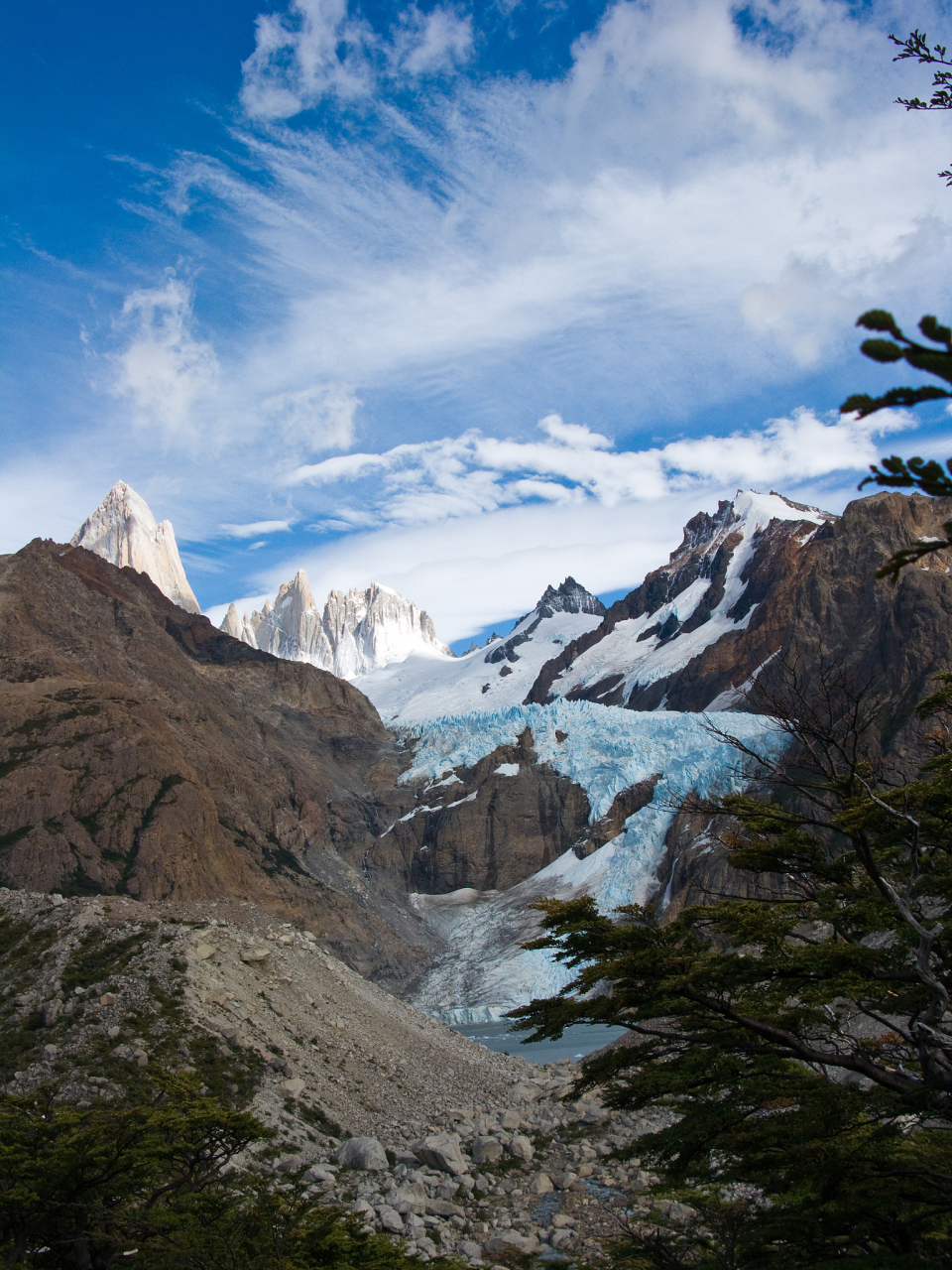 安第斯山脉,位于南美洲的北部,从委内瑞拉的北部开始,一直延伸到智利