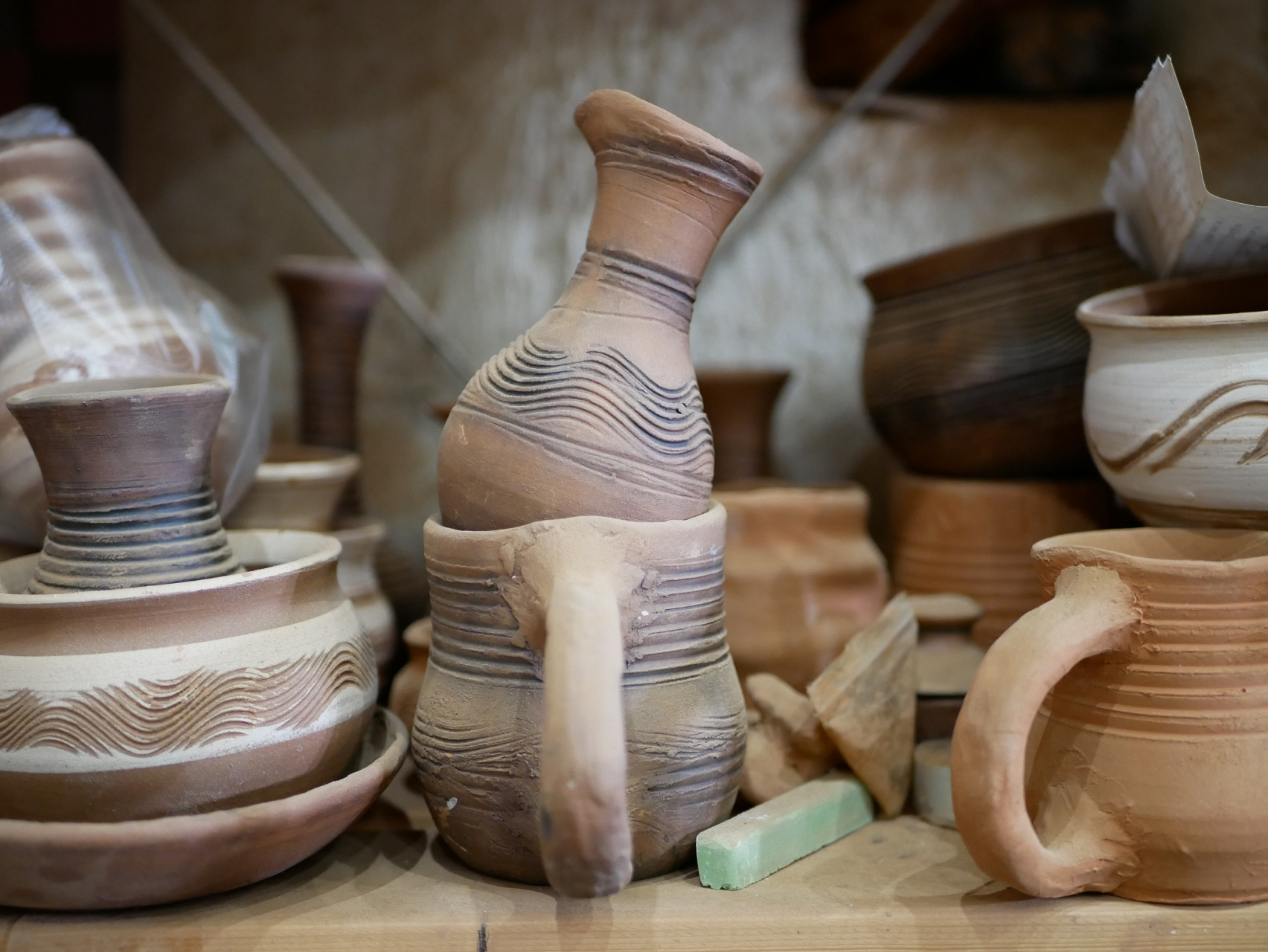 河南陶艺作为中国传统手工艺的瑰宝之一,有着悠久的历史传承.