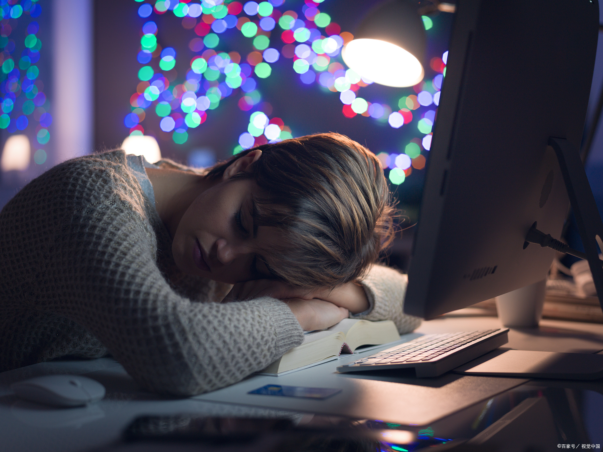在大学的时光里,熬夜似乎成为了一种常态.
