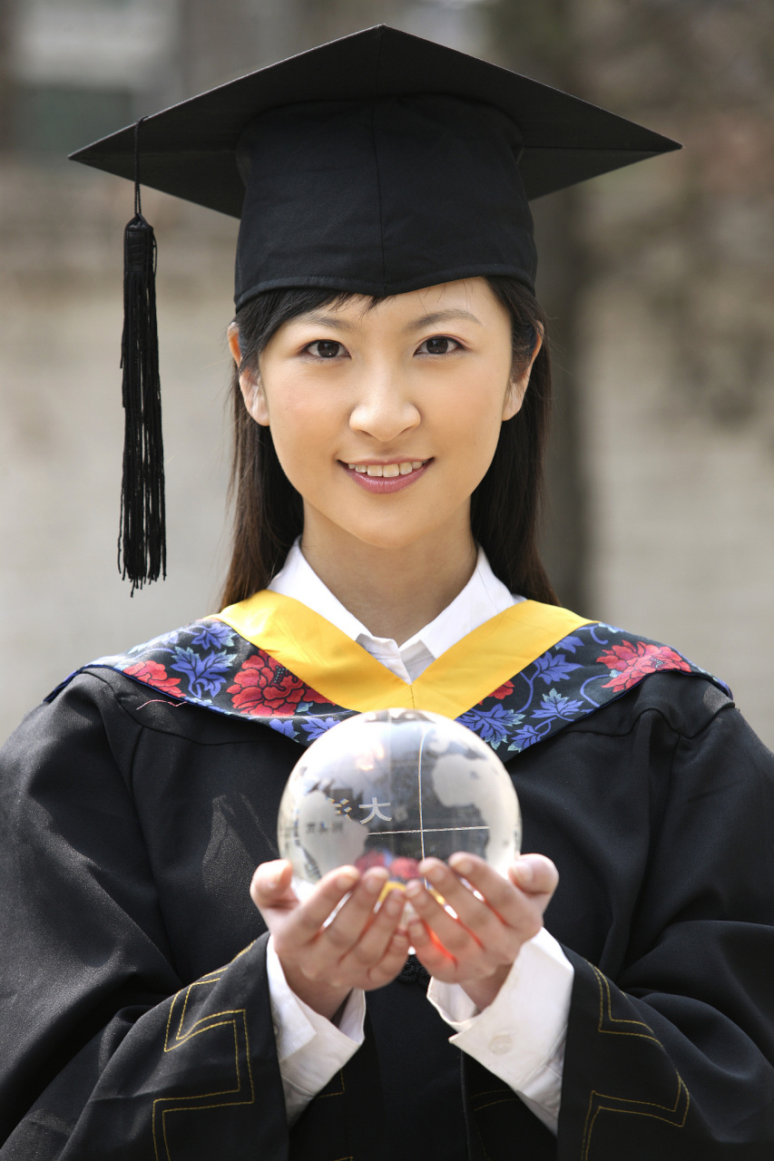 清华女博士毕业做占星师月入3万#   在如今这个多元化的社会,人们的