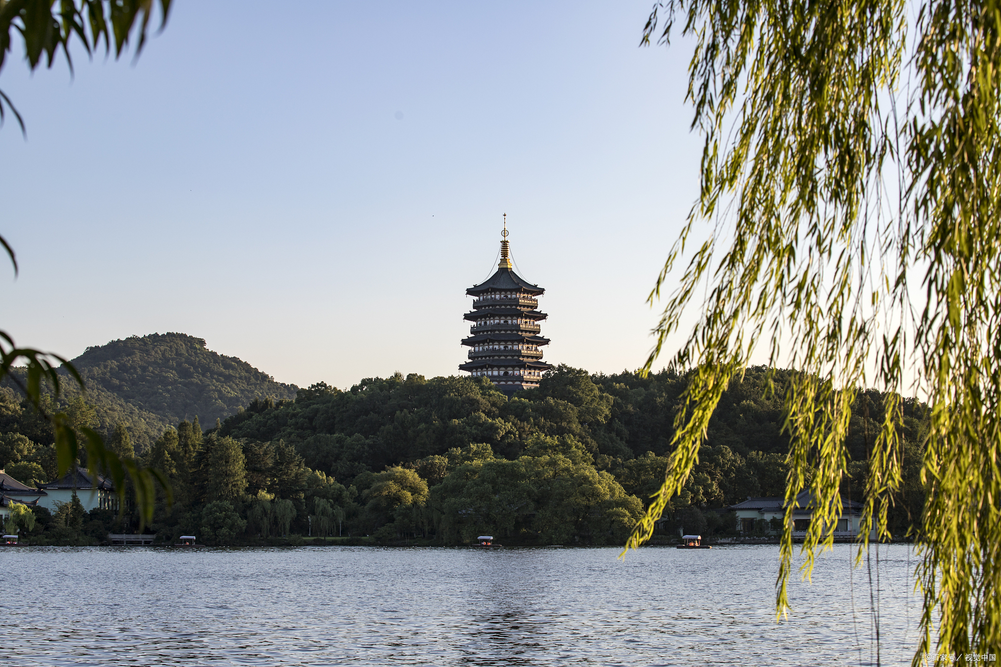 西湖十景简介: 西湖十景是杭州西湖的十处著名景点,自古以来就以其
