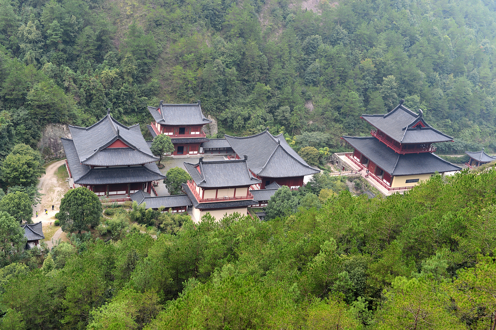 亚运fun体验# 杭州亚运会的热潮席卷全世界,衢州药王山静静地等待着