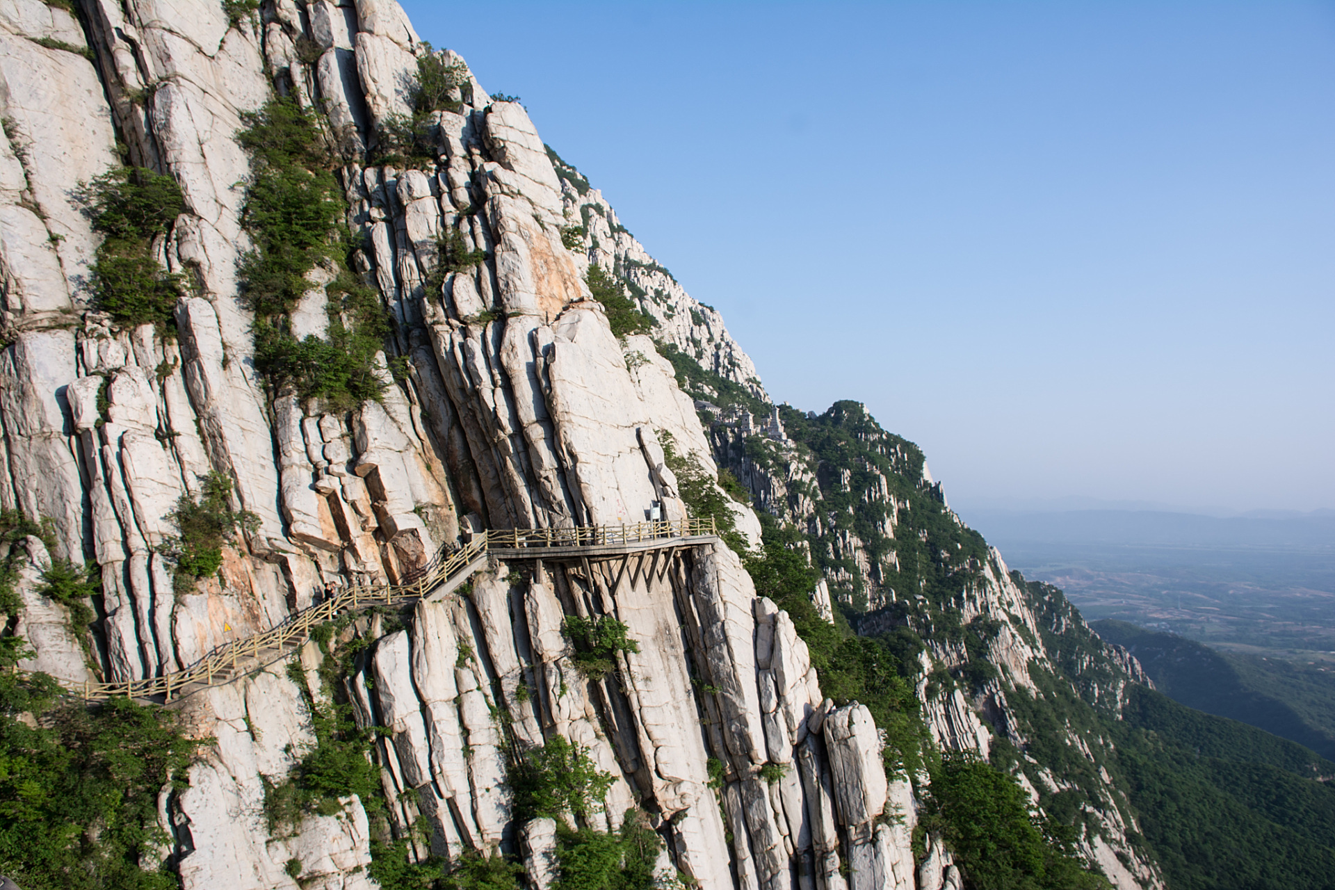 河南旅游,侦查sg带你看遍美景  在嵩山的脚下,我放慢了脚步,感受着这