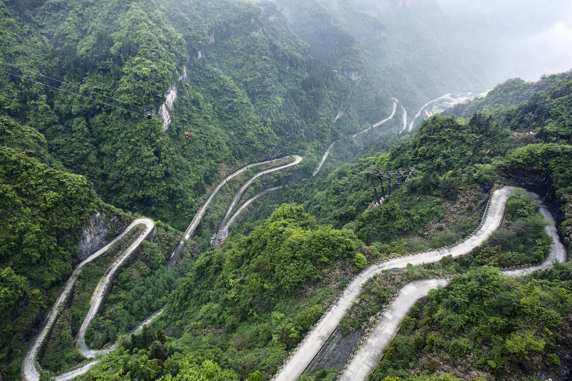 天门山盘山公路图片图片