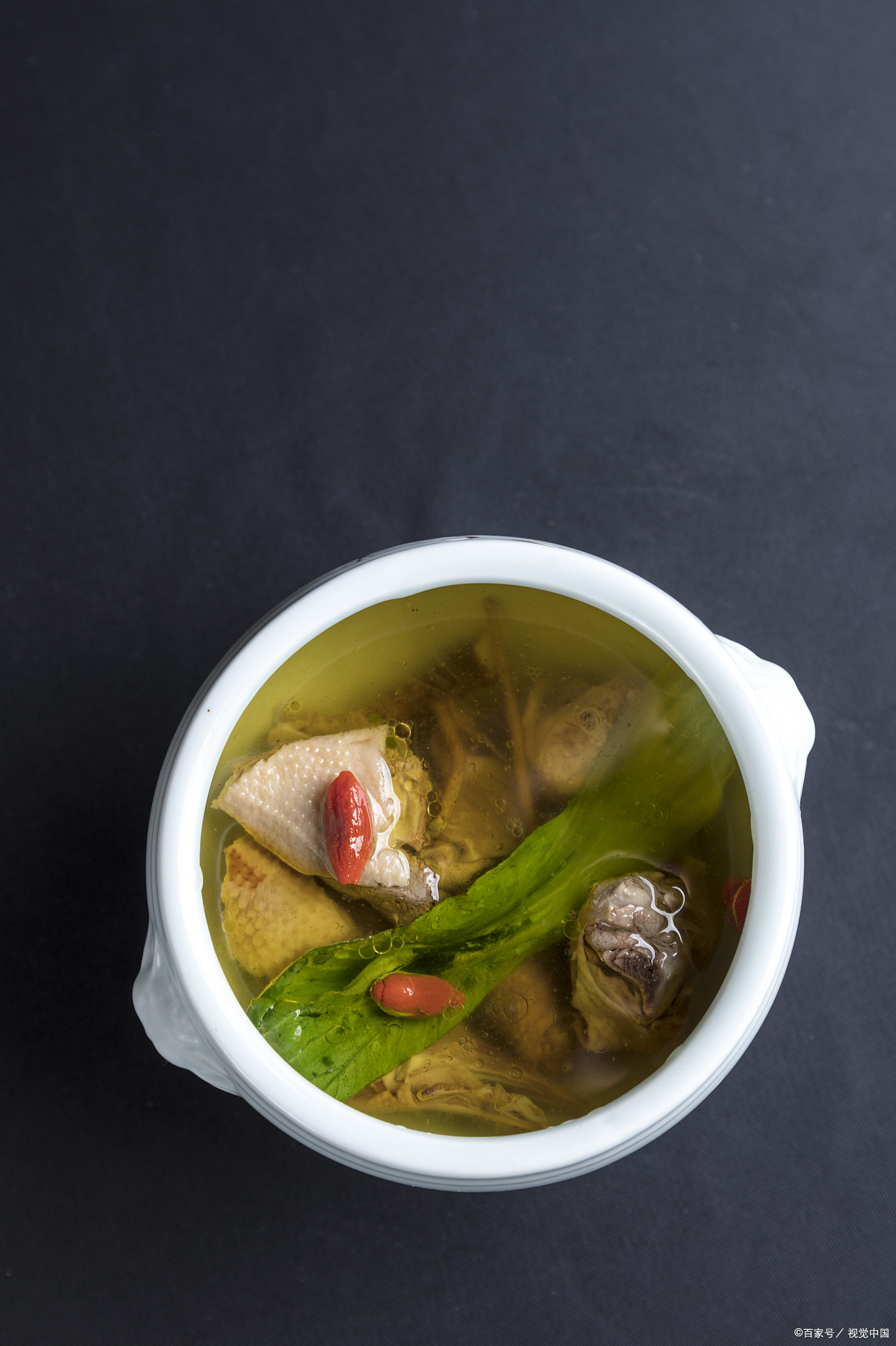 冬虫夏草炖鸽子的做法和功效:冬虫夏草炖鸽子:你的健康已解锁!