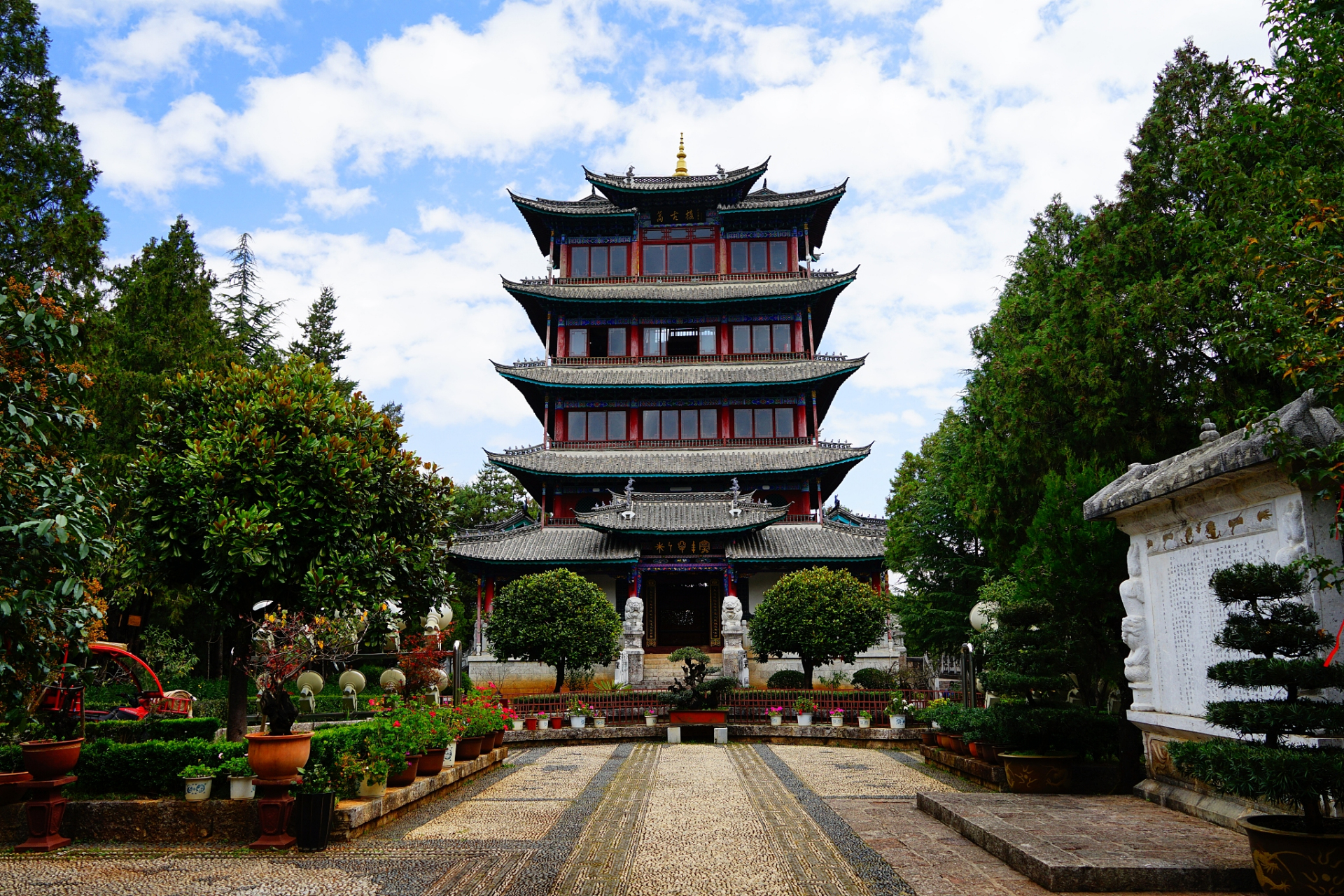 万古楼是丽江的标志性的建筑.