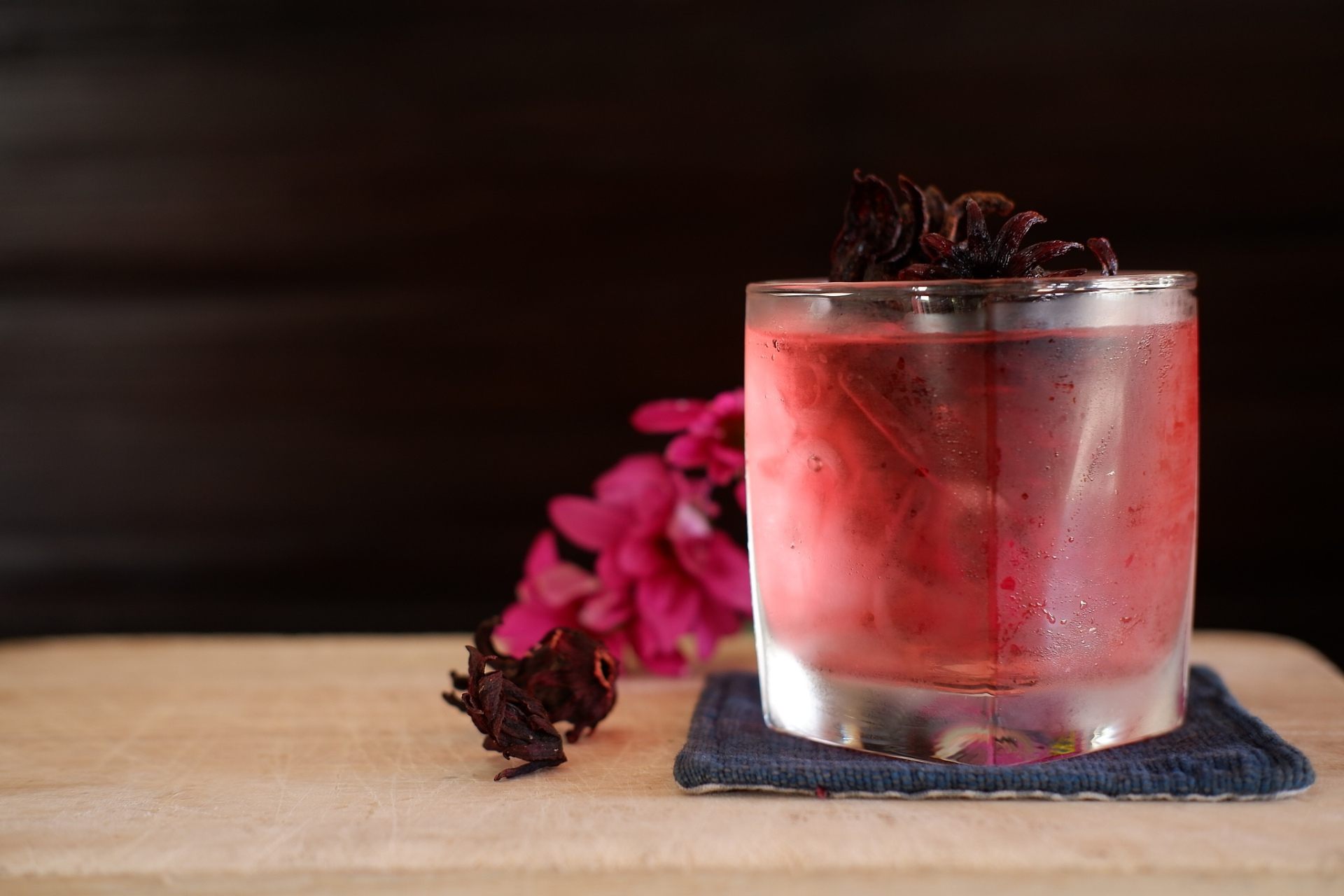 9597玫瑰茄是一种含有丰富营养成分的水果,经常食用玫瑰茄不仅