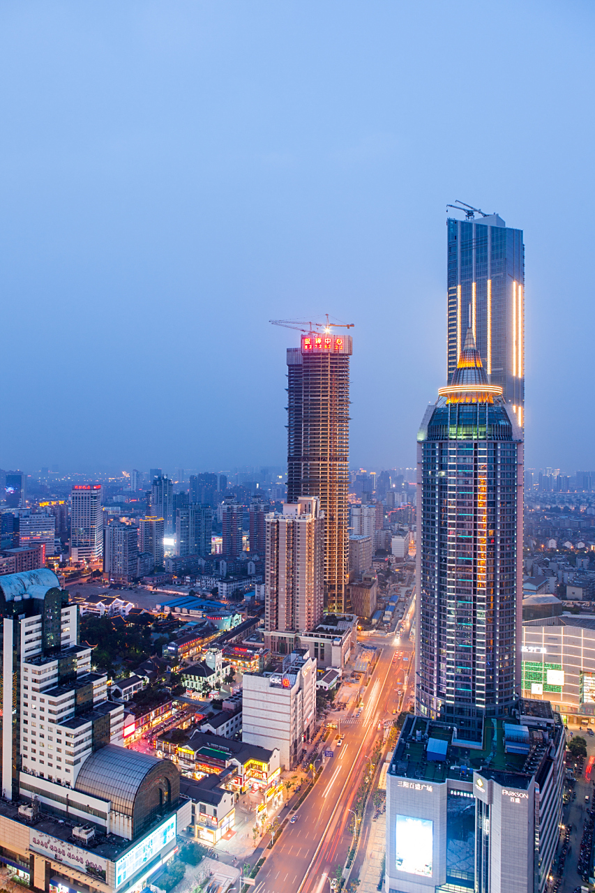 无锡南长街是历史悠久的古街,位于无锡市梁溪区,是无锡市的地标性景点