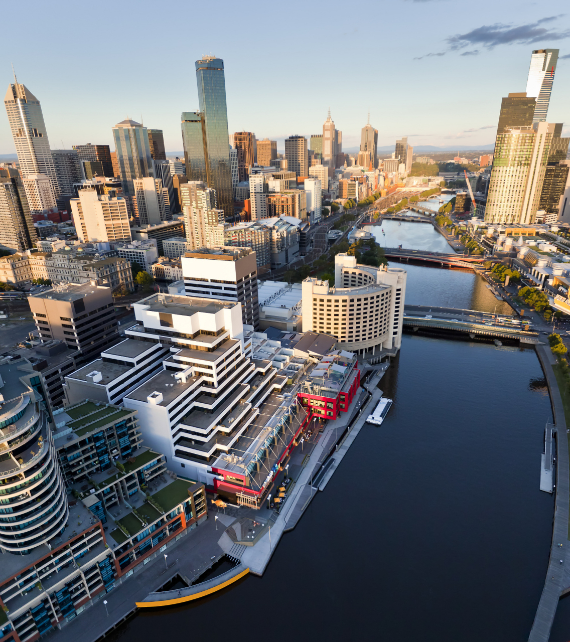 鹿特丹是荷兰的第二大城市,也是欧洲最大的港口城市.