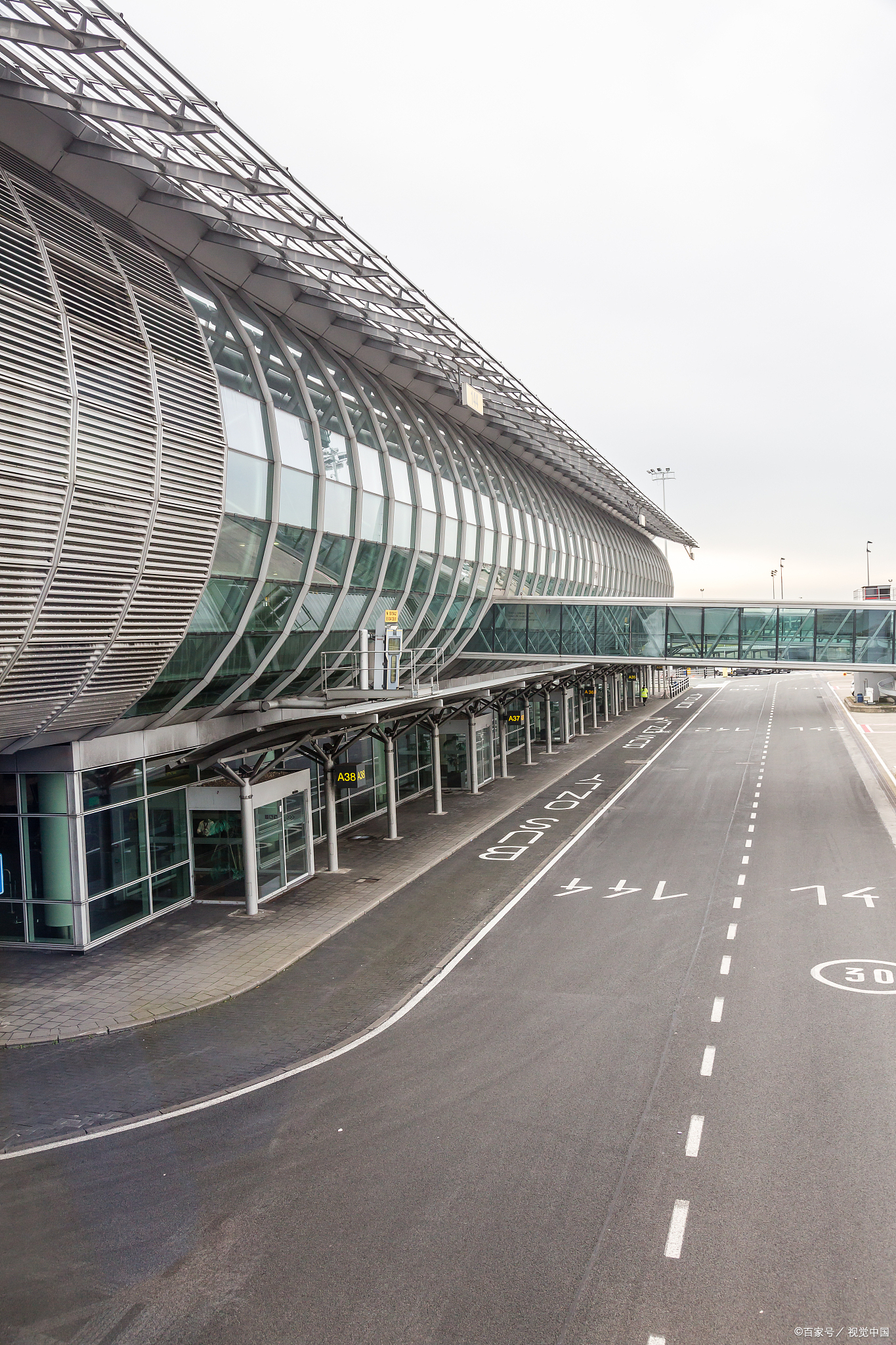 王女士轻信假航空客服改签补助骗局,被骗12万余元