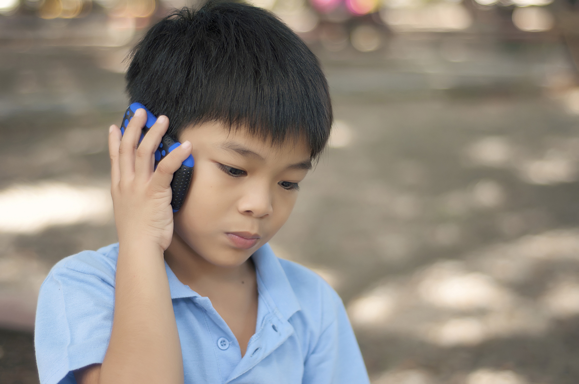 当住校的孩子在半夜打电话给你说:"妈妈,我想家了.