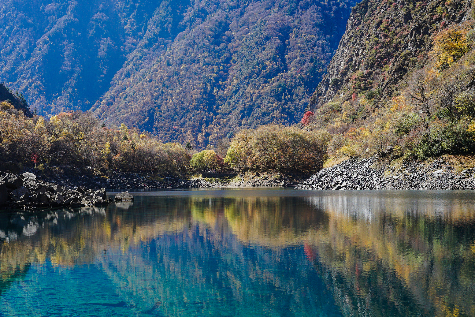 叠溪松坪沟景区位于四川省阿坝藏族羌族自治州茂县境内,是一处集自然