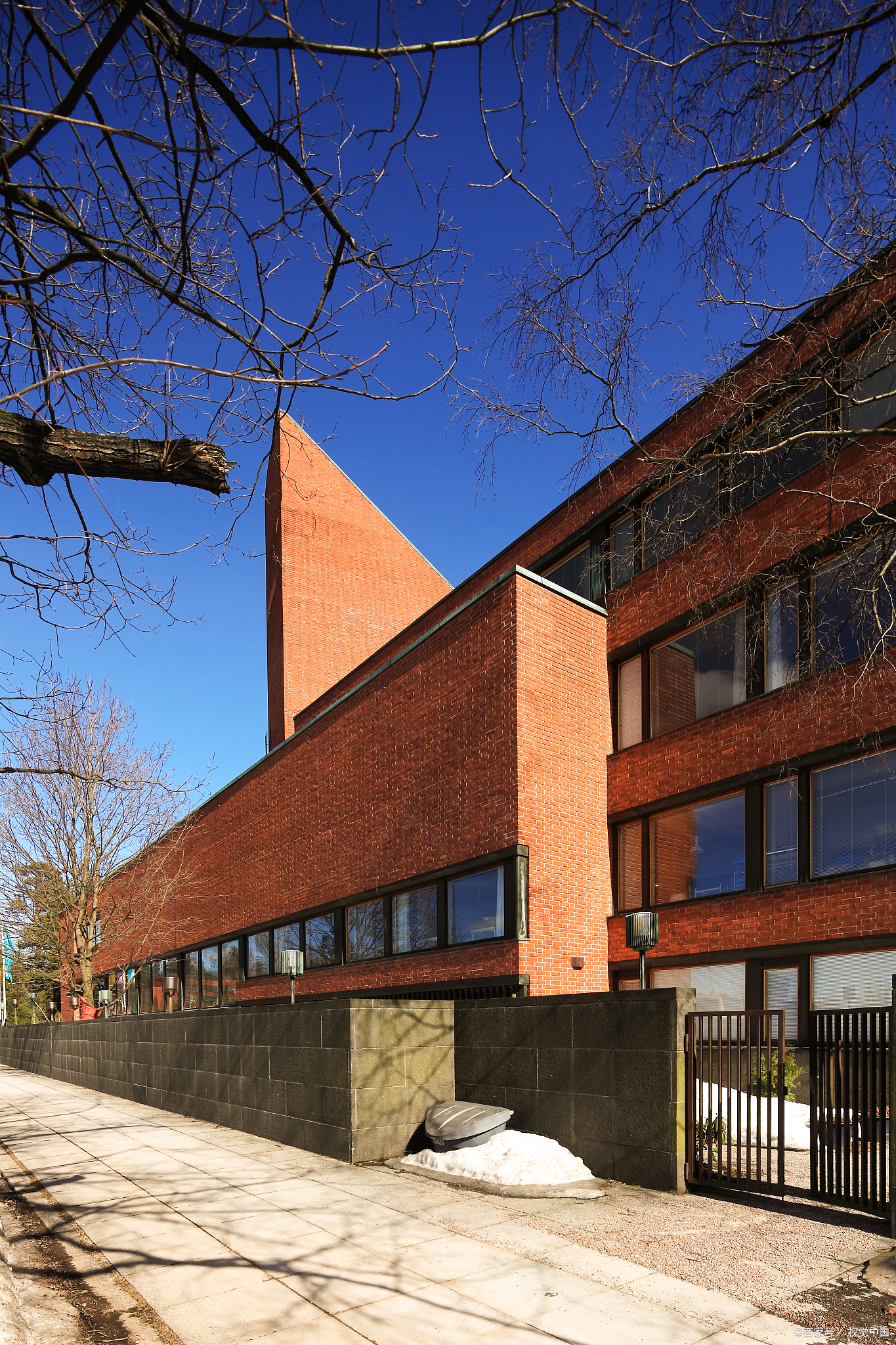 吴彦祖任教学校揭秘,男神跨界教育圈