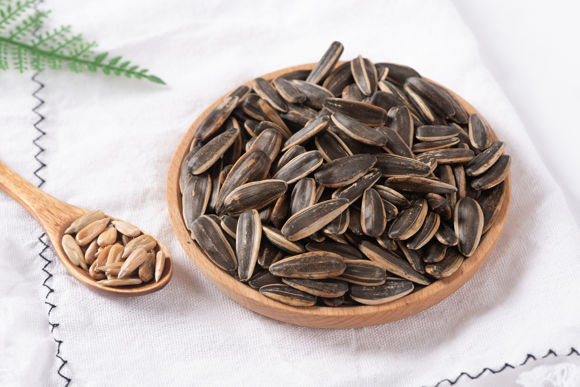 万物清明# 最近,有个关于骨质疏松的说法在朋友圈里疯传,说瓜子是