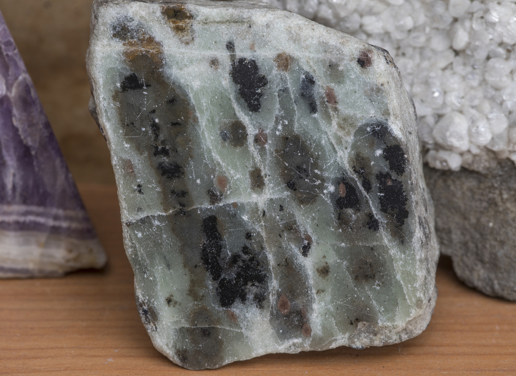 鹅管石的现代药理作用及主治病症  鹅管石为少常用中药,始载于