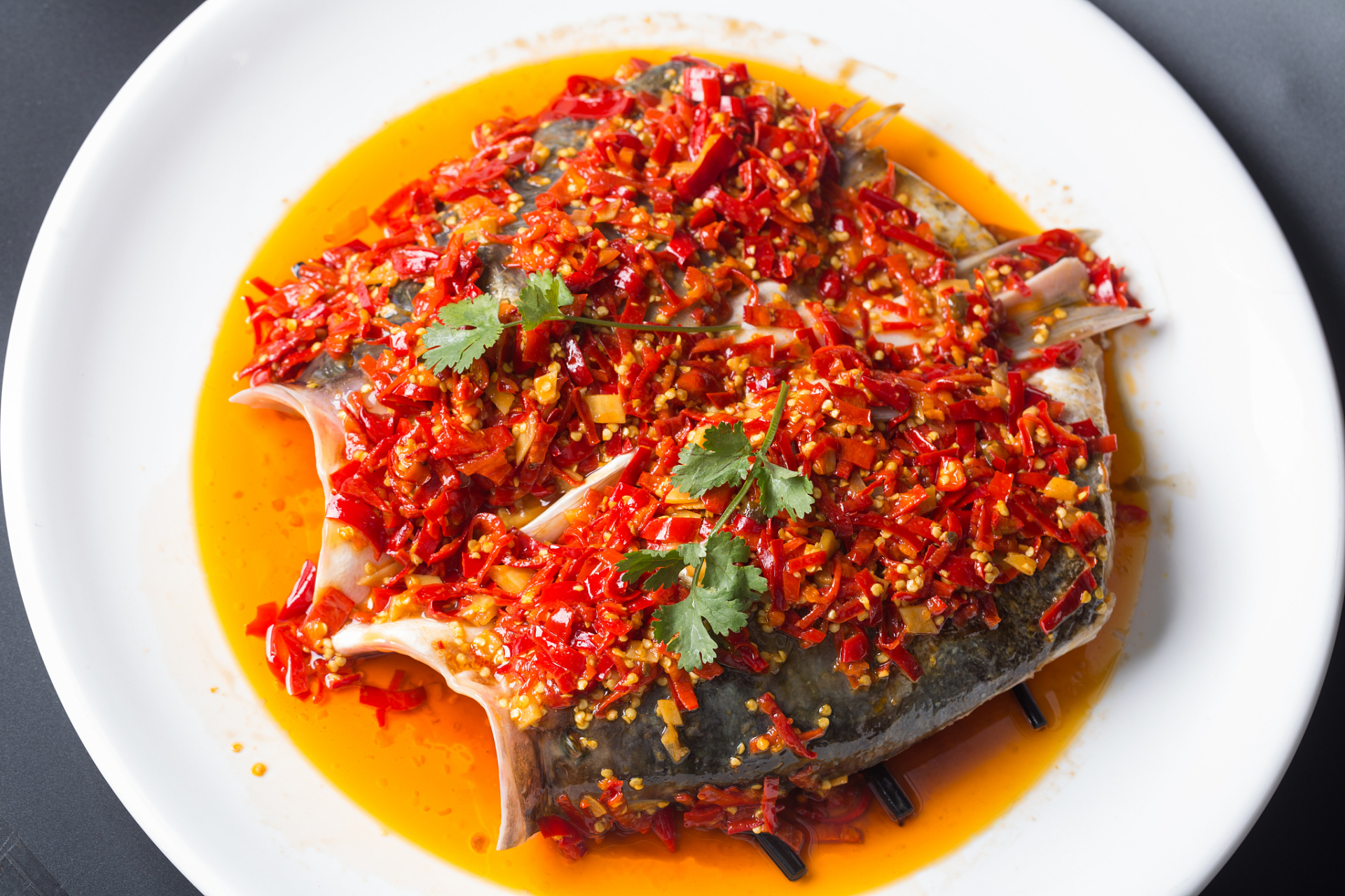 湘味剁椒鱼头:舌尖上的辣味诱惑  湘菜,这个以湖南地区独特的辣味与