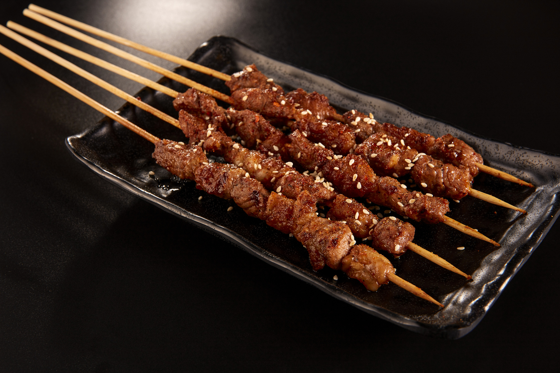 97  咦,你有没有想过,为什么有些烧烤摊的烤肉总是特别美味?