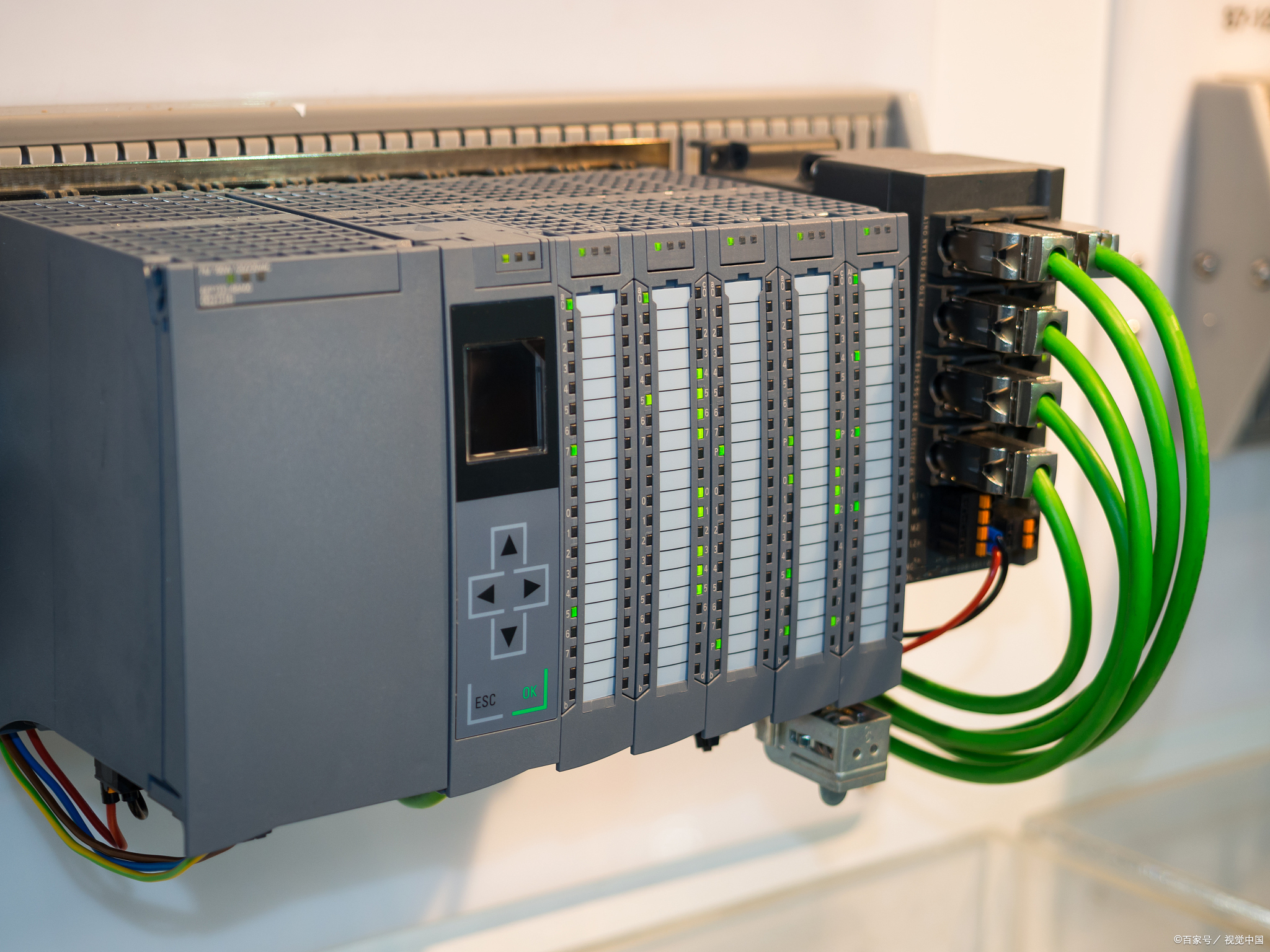 如何利用三菱plc来正确控制变频器其方法 !