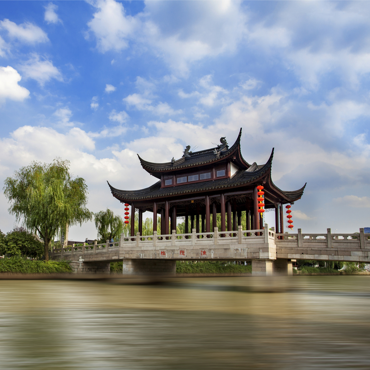 苏州光福景区是一幅如诗如画的壮丽画卷,汇聚自然风光,人文景观和历史