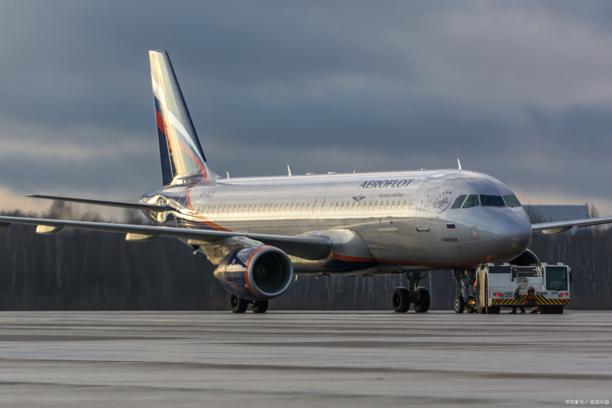 杭州技师学院买了一架真飞机  各位看官,您还别不信,杭州技师学院可是