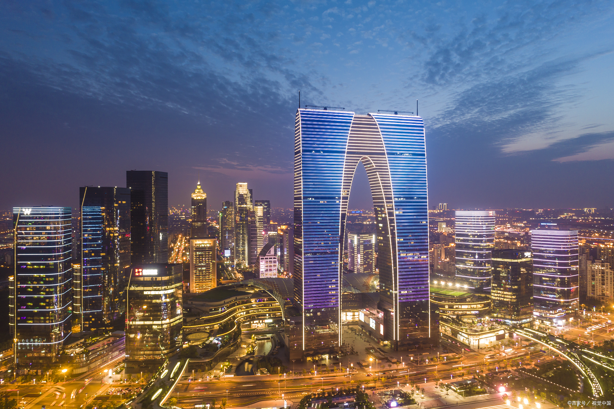 欢迎来到苏州,这座以其丰富历史文化,美丽的园林风景和独特的水乡