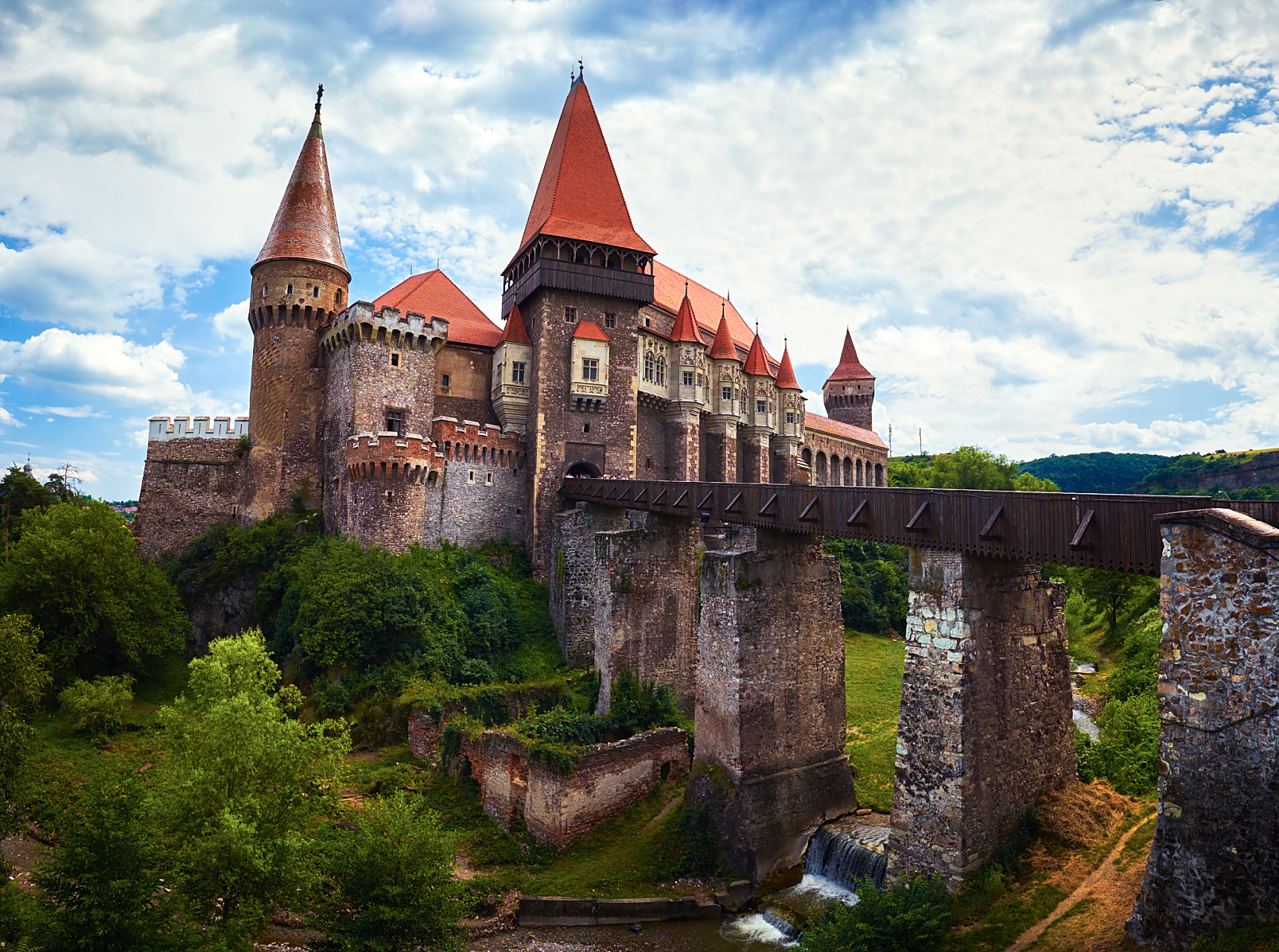 霍亨索伦城堡(德语:burg hohenzollern),位于德国巴登-符腾堡州,与