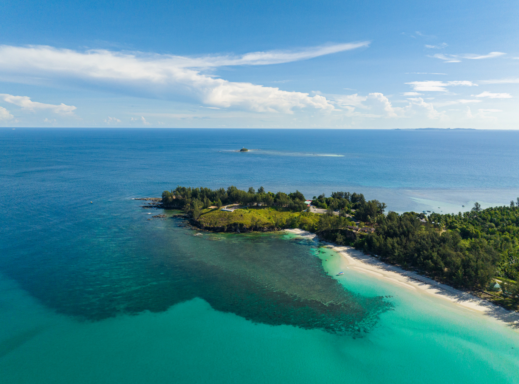 玛娜法鲁岛,这座岛被称为世界上最宁静,偏僻的度假胜地之一,距离马累