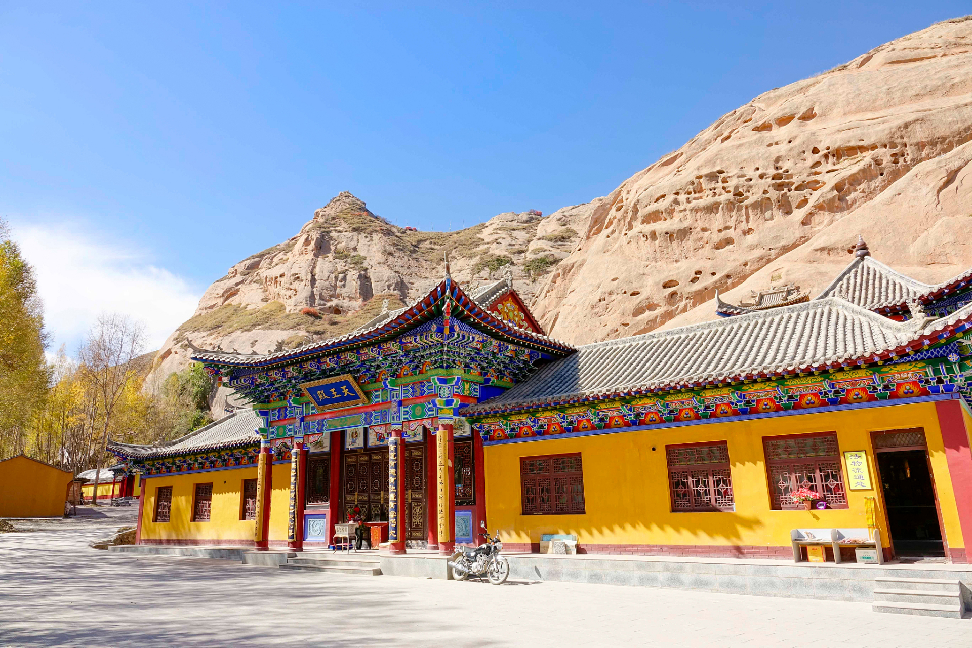 夏季去那曲,你不能错过的地方就是孝登寺.