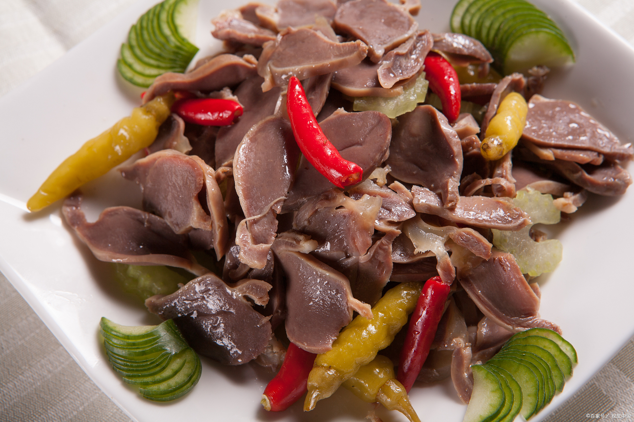 鸡胗,作为鸡的胃,不仅具有丰富的营养价值,而且口感独特,是许多人都