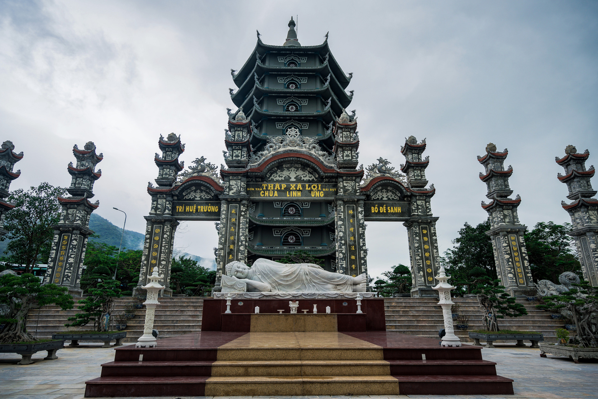 双龙寺风景区位于北镇广宁乡西南,与医巫闾山等风景区相邻.