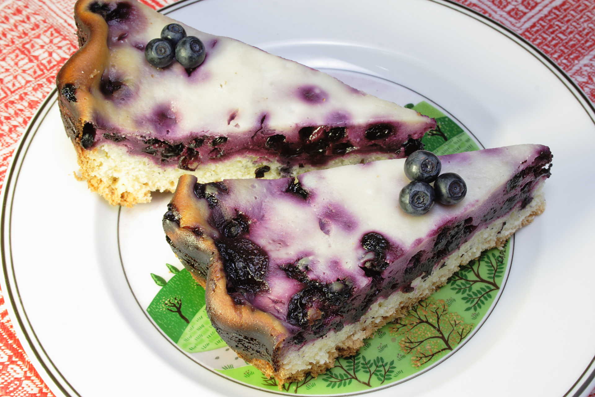 蓝莓糕的健康魅力:享受美味的同时滋养身体  蓝莓糕是一款美味的甜点