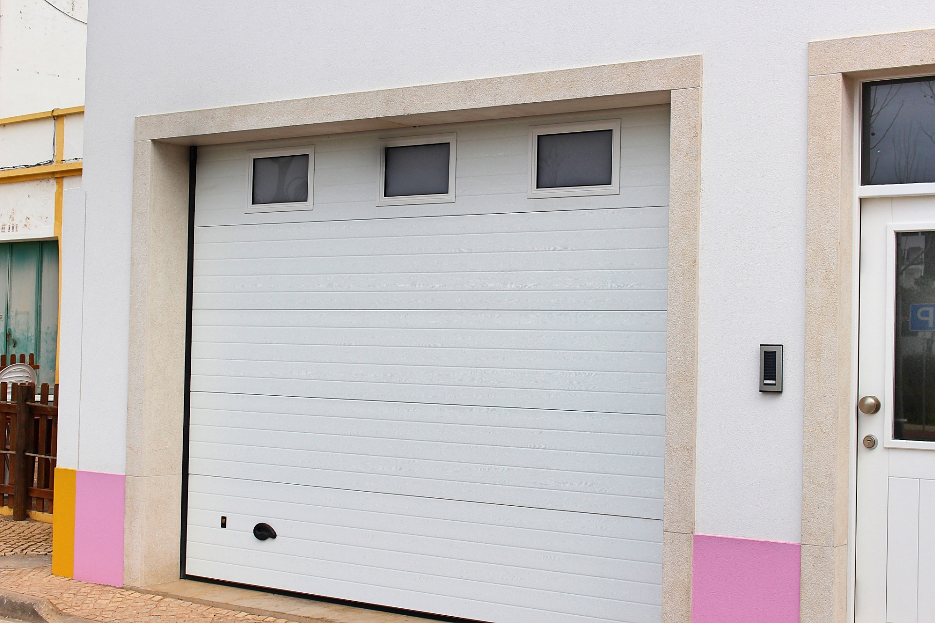 电动车库门,你的现代化生活必备!便捷实用又安全美观